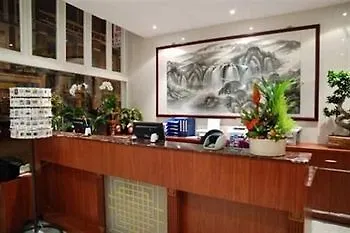 Hague Center 3*